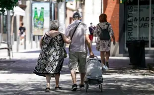 Todos los cambios pensiones que debes conocer para 2023: cuánto suben, la 'paguilla' y la nueva cotización a la Seguridad Social