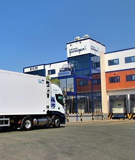 Imagen secundaria 2 - La compañía española Disfrimur cuenta con una flota de más de 500 camiones, tanto diésel como gas natural. A partir de diciembre empezará a utilizar modelos eléctricos para la distribución urbana (última milla). Su director general, Juan Jesús Sánchez, considera que para trayectos nacionales e internacionales la única alternativa viable al gasoil es el gas natural, sin ayudas del Gobierno 