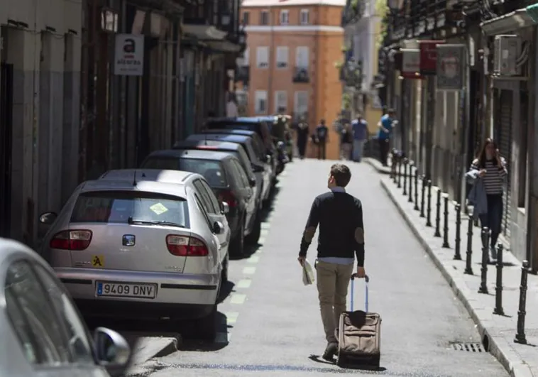 Golpe a Airbnb: Bruselas exigirá a las plataformas de alquileres turísticos hacer un registro de pisos y viajeros