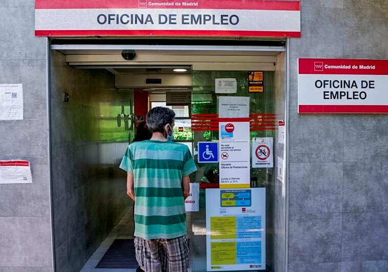 El mercado laboral español expulsa a los trabajadores con 55 años: se triplican los parados en los últimos tres lustros