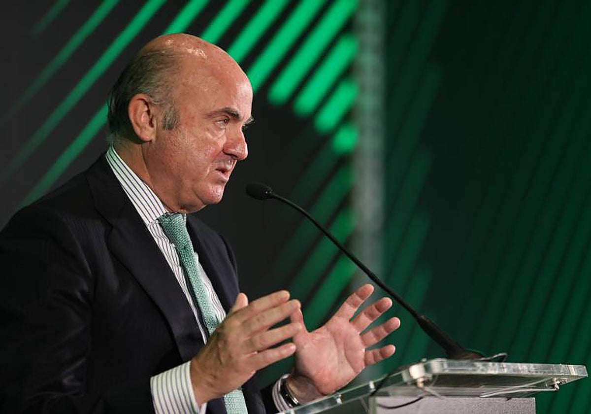 De Guindos califica de «muy posible» una recesión: «Tocan tiempos complejos»