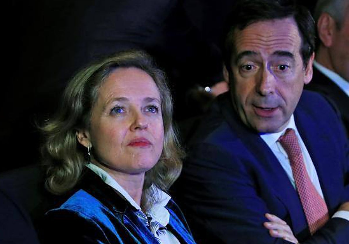 Economía descarta vender Caixabank pero paga aún al equipo asesor que lo analiza