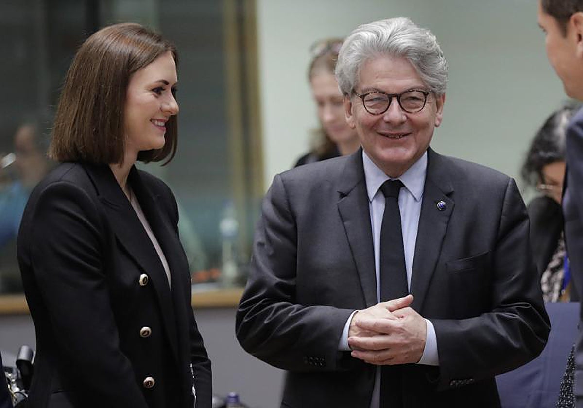 Thierry Breton, comisario de Mercado Interior (dcha)