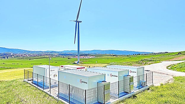 Planta de Acciona en Barásoain (Navarra) donde se combina un sistema de almacenamiento de electricidad en baterías en un parque eólico conectado a la red