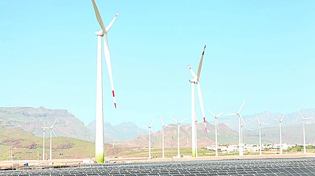 El mayor complejo de renovables de Canarias, llevado a cabo Ecoener: son 8 parques eólicos y 12 plantas fotovoltaicas en San Bartolomé de Tirajana (Gran Canaria)