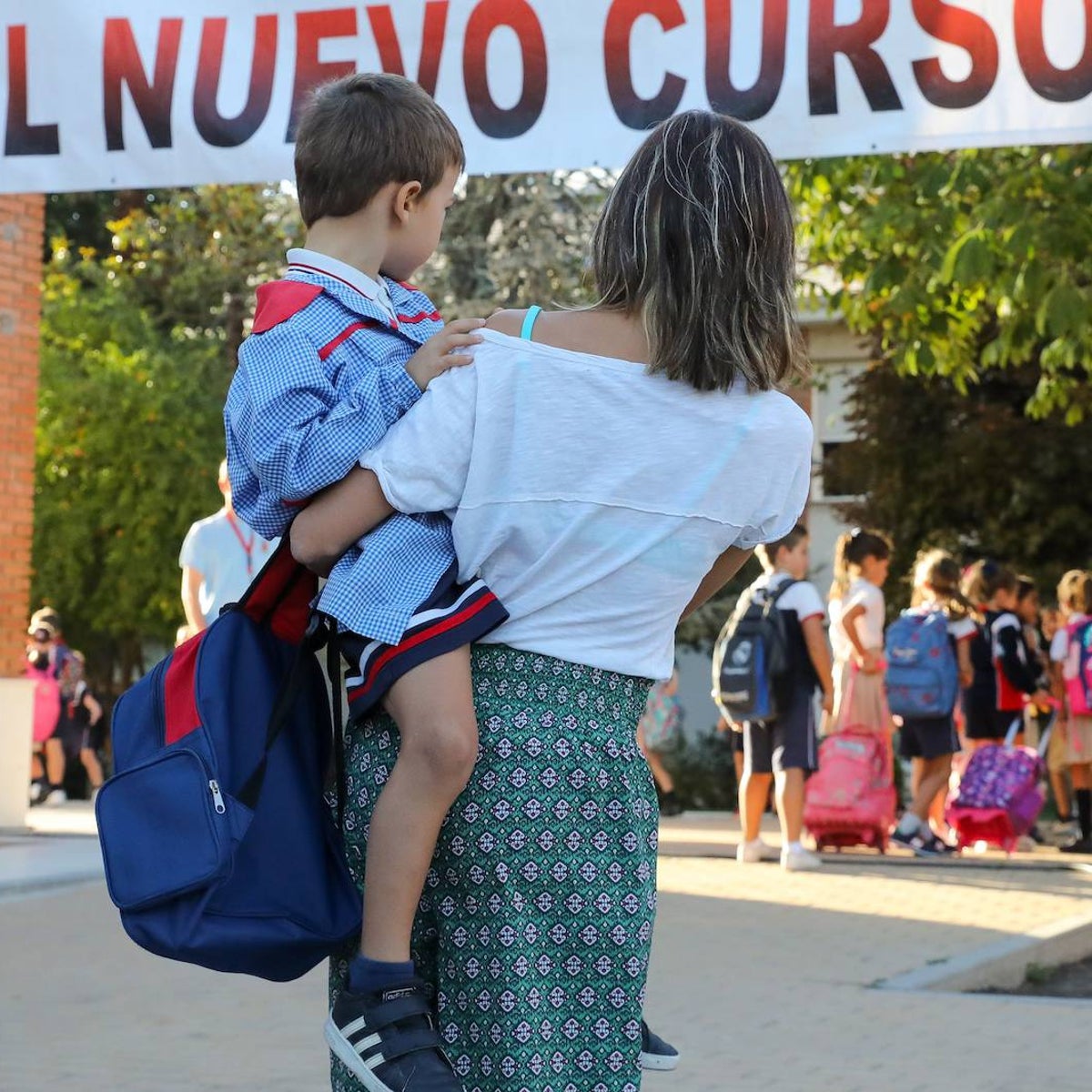 El plan de Escrivá para reducir la brecha de género se limita a mujeres de entre 35 y 45 años