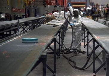 La industria española otea la salida de la recesión tras seis meses de colapso