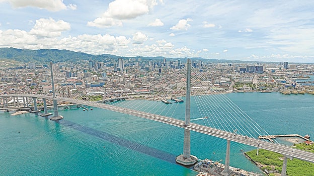 El lanzador de vigas diseñado y fabricado por Acciona fue clave para la construcción de los accesos al puente de Cebú (Filipinas)