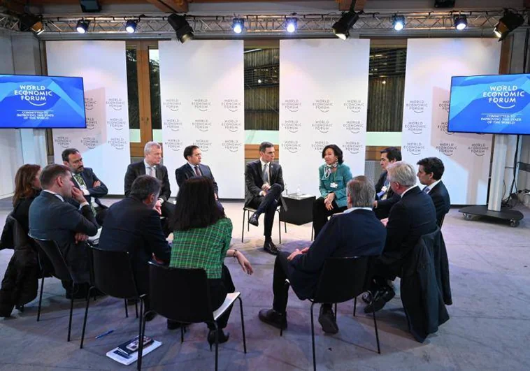 Sánchez se reúne con los 'poderes oscuros' de España en Davos