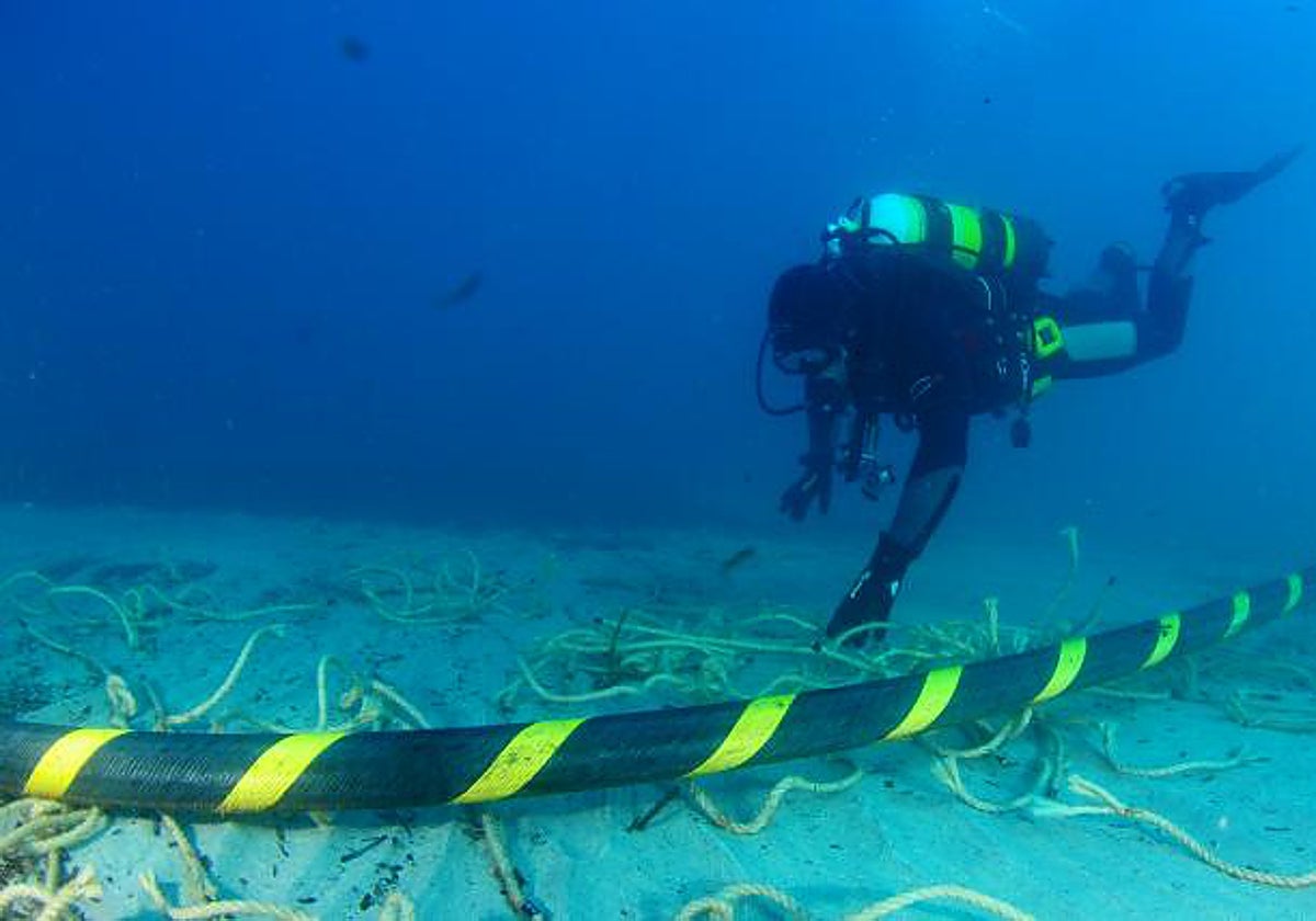 Trabajos submarinos en la conexión entre la Península y Baleares