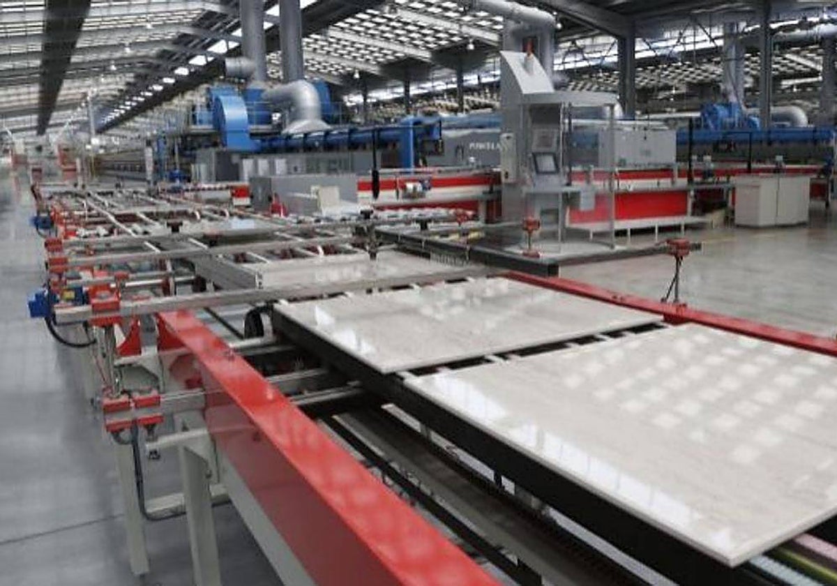 Planta fabril de una empresa del sector del azulejo