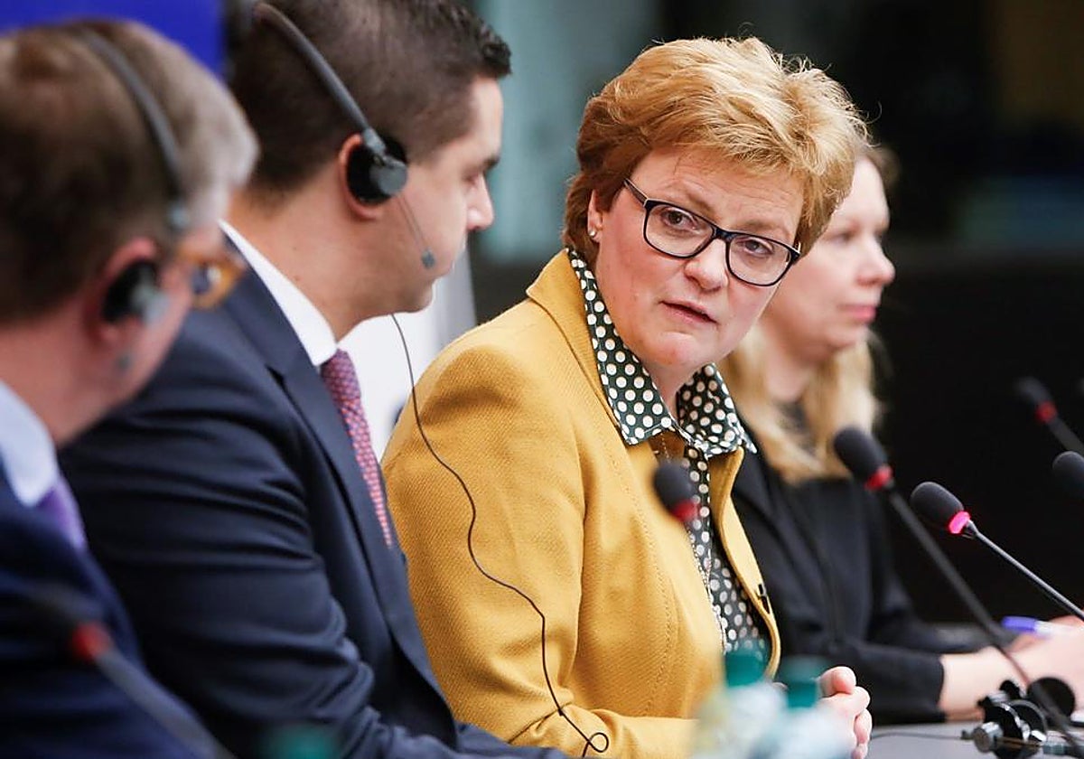 La presidenta de la comisión de control de la Eurocámara, Monika Hohlmeier