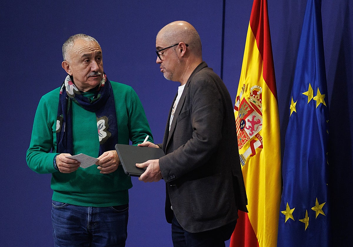 El secretario general de CCOO, Unai Sordo, y el secretario general de UGT, Pepe Álvarez