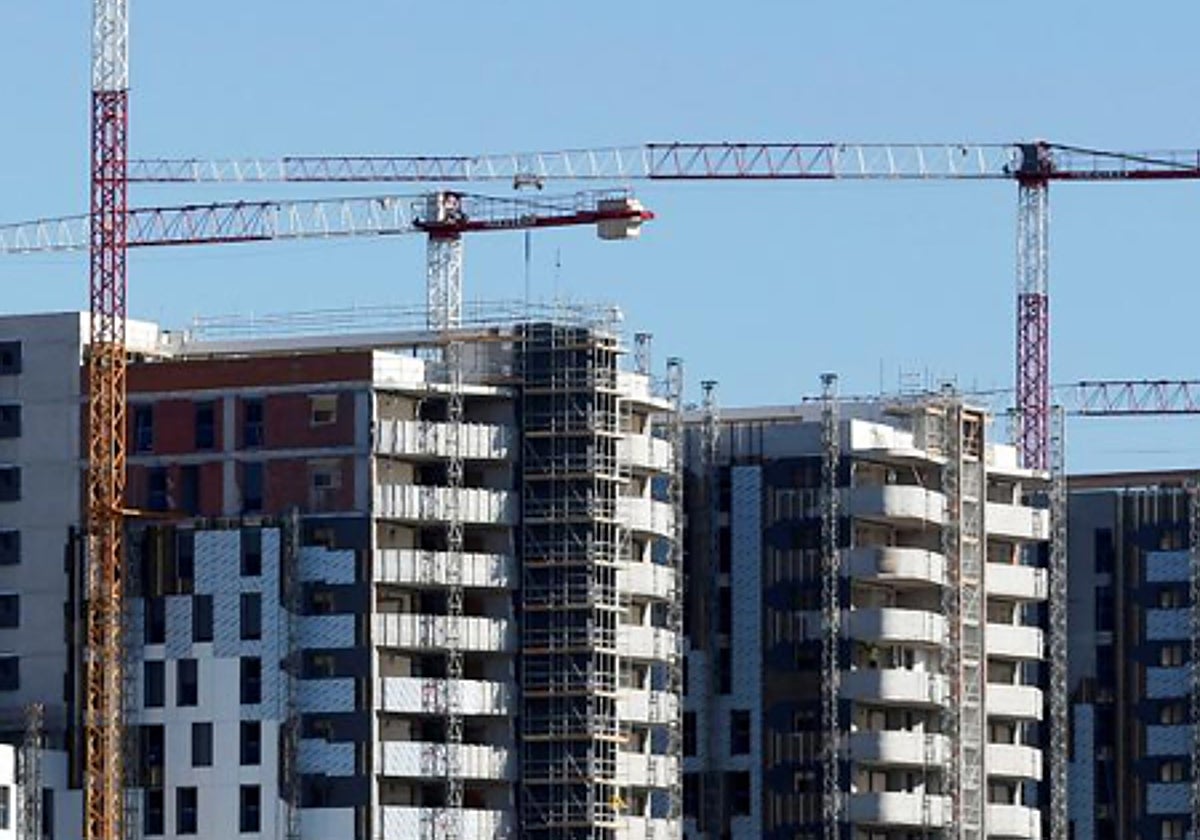 Un bloque de viviendas en construcción