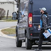 El transporte acorrala la tasa Amazon de Colau en los tribunales