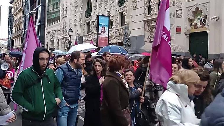 ELA pide un sistema "público, gratuito, digno y de calidad" en los cuidados y revertir recortes que