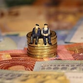 Cuándo se cobran las pensiones en marzo: la fecha en Caixabank, Santander, ING y BBVA