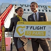 Multan a Vueling por obligar a llevar maquillaje y tacones a sus azafatas