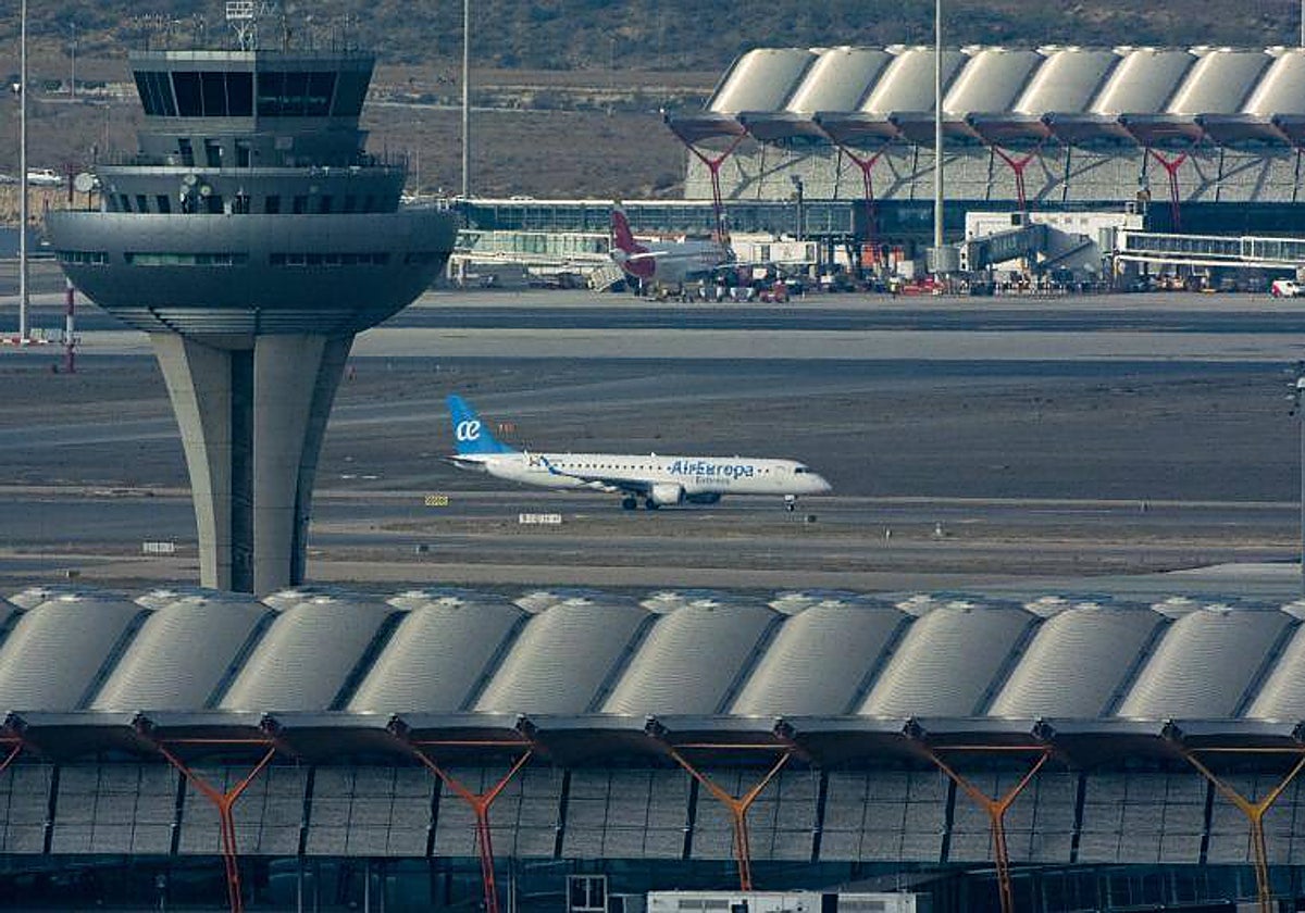 Torre de control en aeropuerto de Barajas