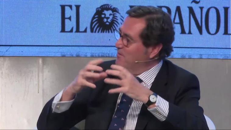 Garamendi pide al Gobierno que no se "entrometa" en la negociación salarial