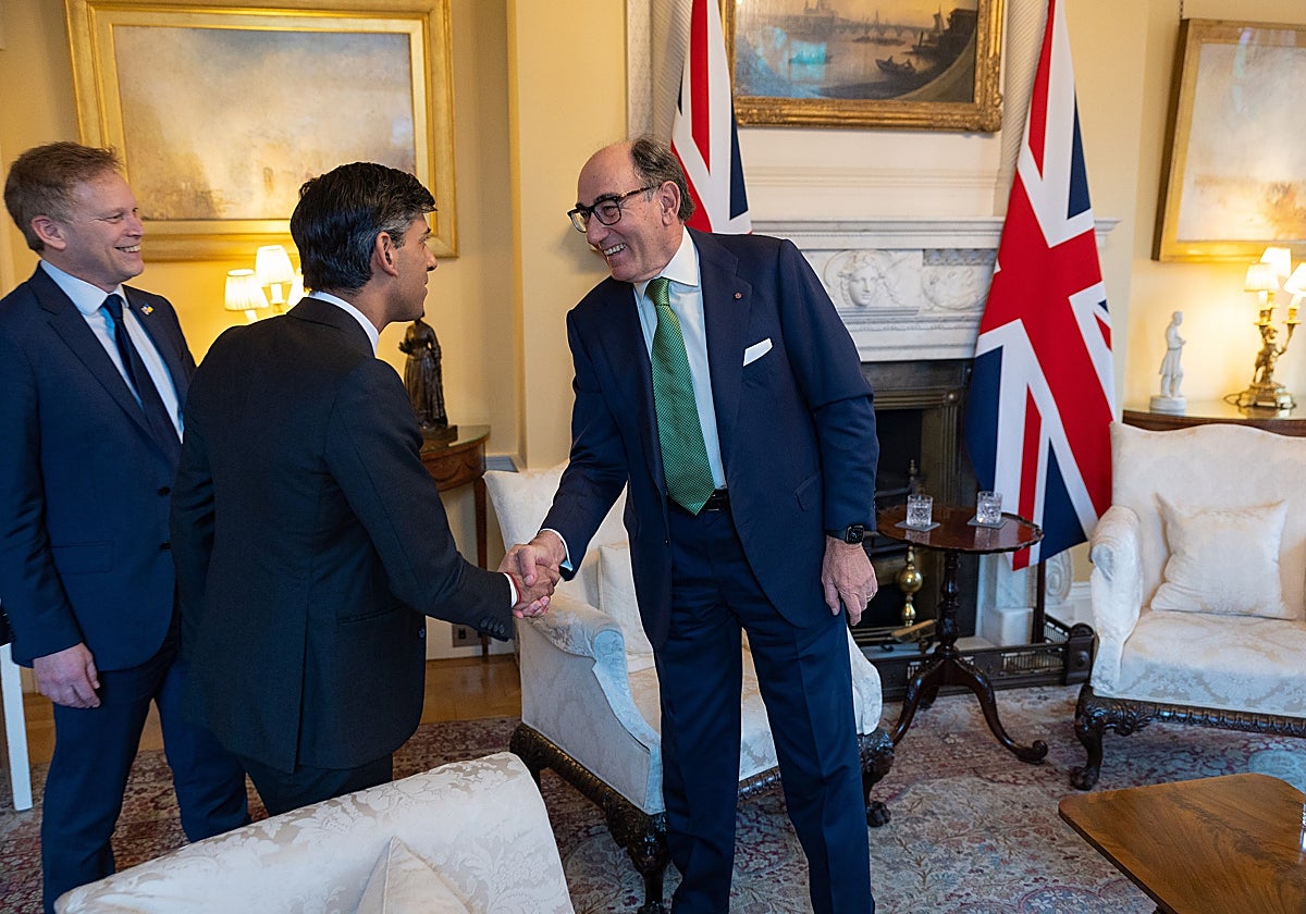 Rishi Sunak saluda a Ignacio Galán, hoy, en Downing Street