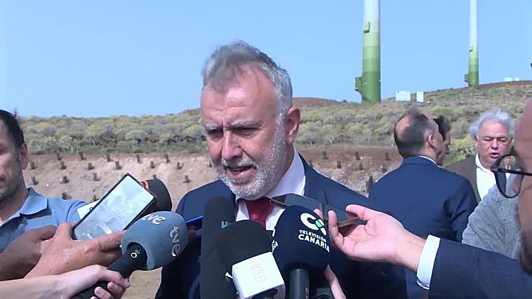 Torres destaca la "apuesta" de La Gomera por "las energías sostenibles"