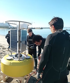 Imagen secundaria 2 - Héctor Salvador fue el primer español en bajar a uno de los puntos más profundos del planeta; el pecio de Bou Ferrer permitió el turismo subacuático durante sus excavaciones; en la última fotografía, una de las innovaciones que desarrolla la Universidad de Cádiz