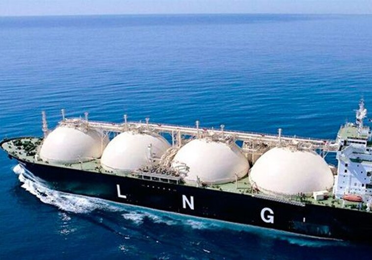 Bruselas pide a las empresas que dejen de comprar gas natural licuado a Rusia