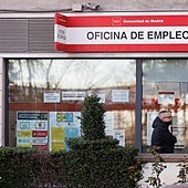 El paro sube en 103.000 personas en el primer trimestre en España y se destruyen 11.100 empleos por el frenazo económico