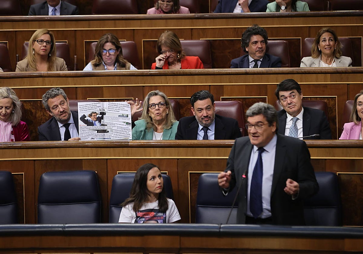 El ministro volvió a acusar al PP en el Congreso de generar «bulos monumentales» sobre la Seguridad Social, pese a cerrar un pacto con los sindicatos que ha evitado una huelga por el caos en las oficinas