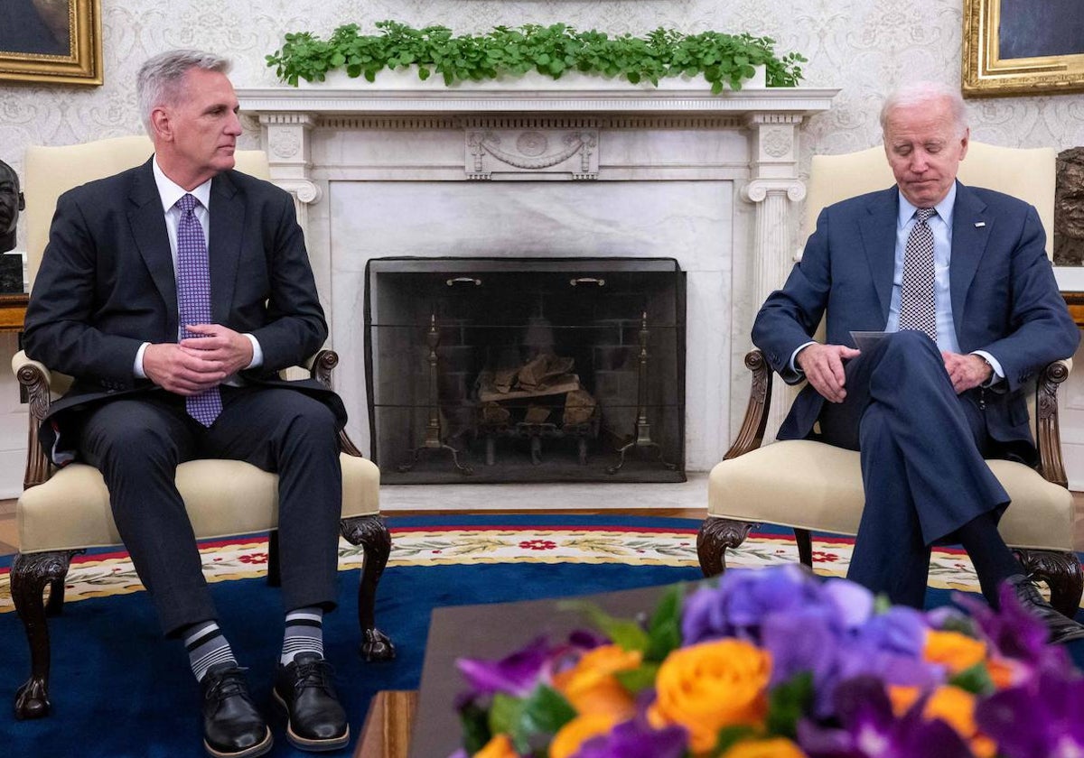 Joe Biden con Kevin McCarthy en la Oficina Oval de la Casa Blanca el pasado 22 de mayo