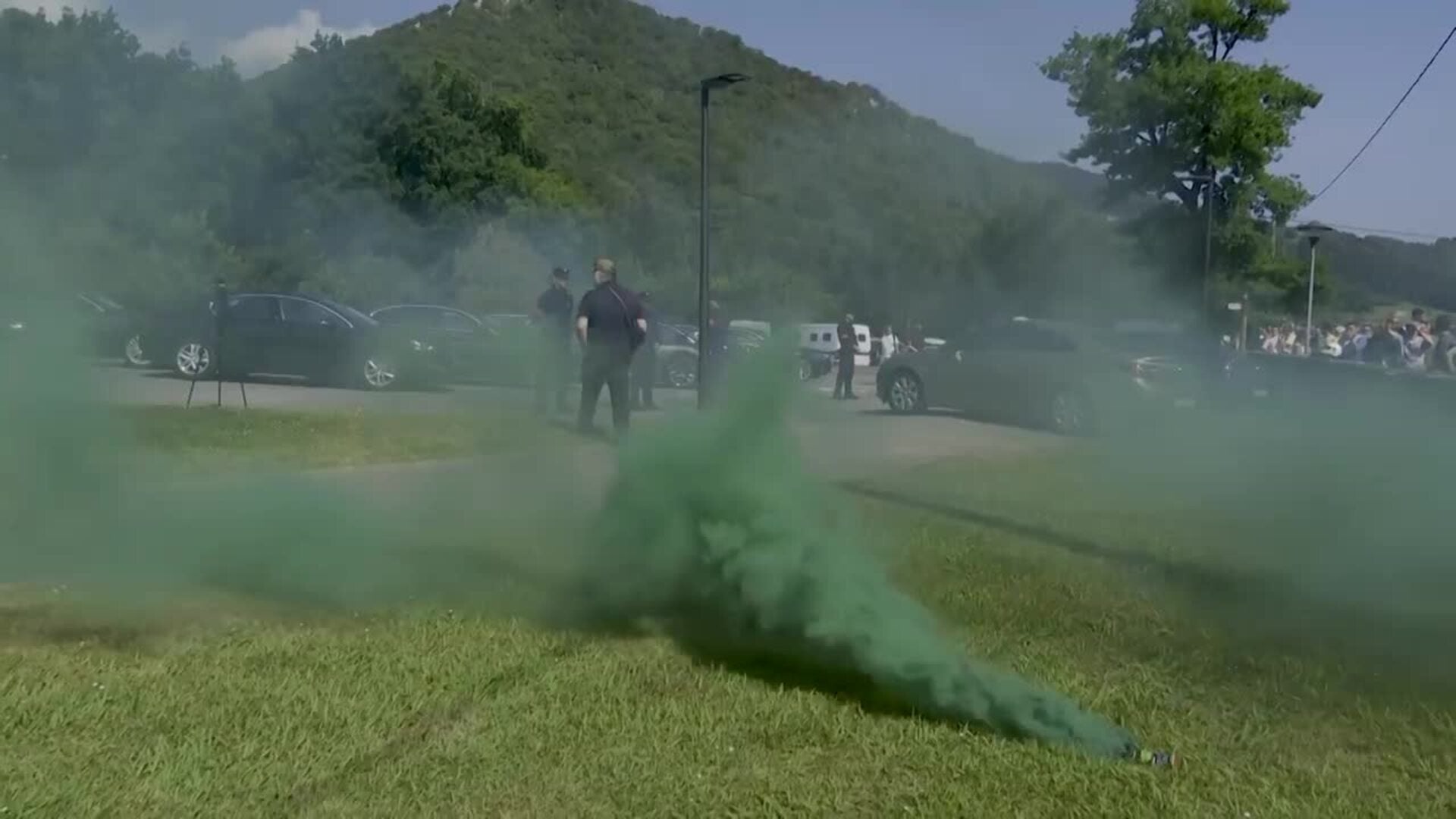 Ertzainas sindicados se manifiestan para reclamar &quot;una negociación verdadera y sincera&quot;