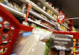 Un 'tiktoker' desvela tres fáciles trucos para poder ahorrar hasta 120 euros al mes al ir al supermercado