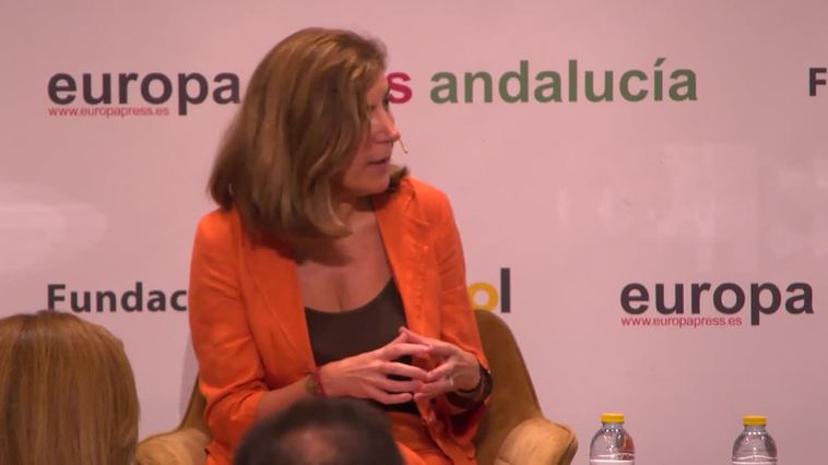 Junta y empresarios priorizan la formación en tecnología para impulsar el empleo femenino