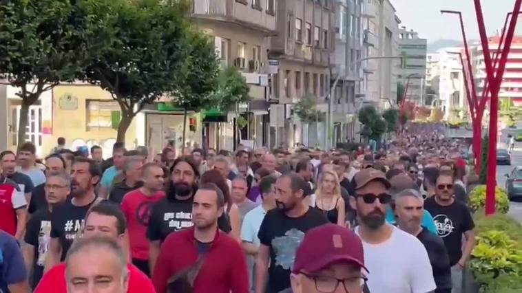 Miles de trabajadores del metal se manifiestan en Vigo en defensa de un convenio digno