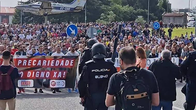 Miles de trabajadores del metal colapsan los accesos al Ifevi