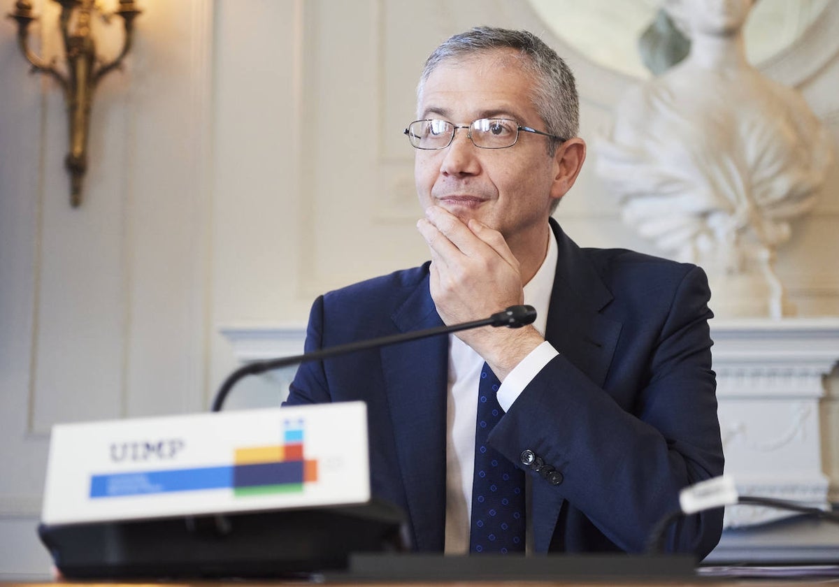 El Gobernador del Banco de España, Pablo Hernández de Cos, interviene en el curso de la APIE