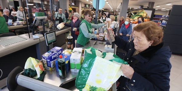 Las familias recurren a los creditos al consumo para afrontar sus gastos mensuales