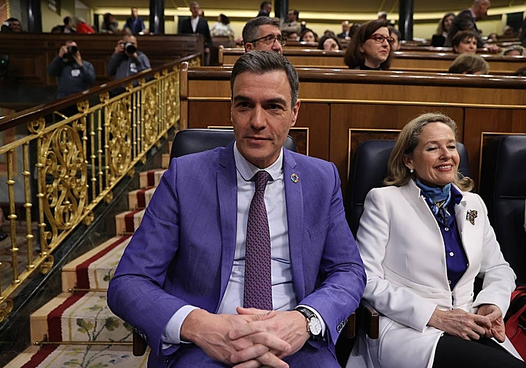 Pedro Sánchez, presidente del Gobierno, y Nadia Calviño, vicepresidenta primera
