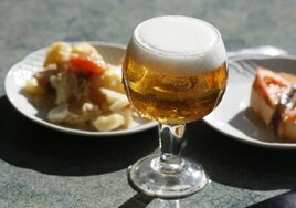 La particular relación de los españoles con la cerveza: ni la bebemos en todos sitios por igual ni a todas las edades