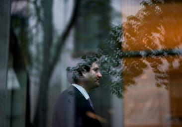 Un juez envía de nuevo a prisión al fundador de la plataforma de criptomonedas FTX por manipulación de testigos