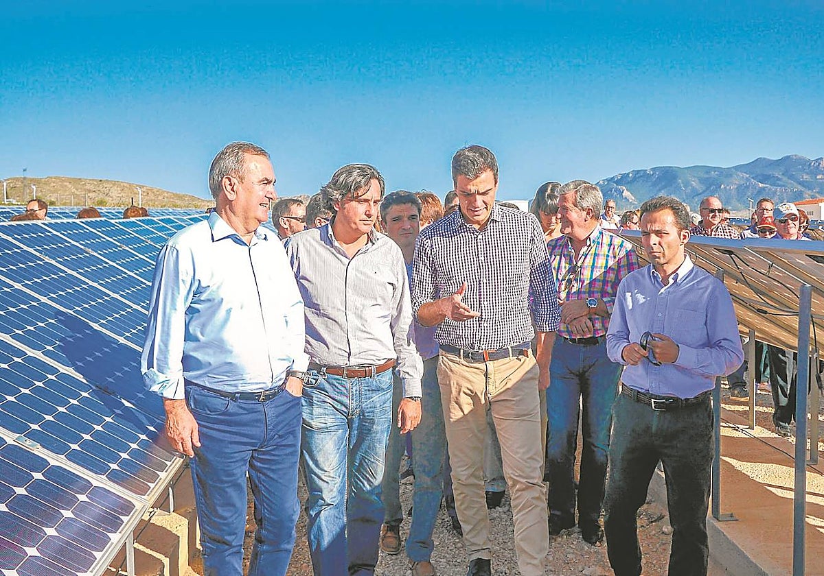 Sánchez prometió ayudas a los afectados durante su visita a la planta de Jumilla en octubre de 2014