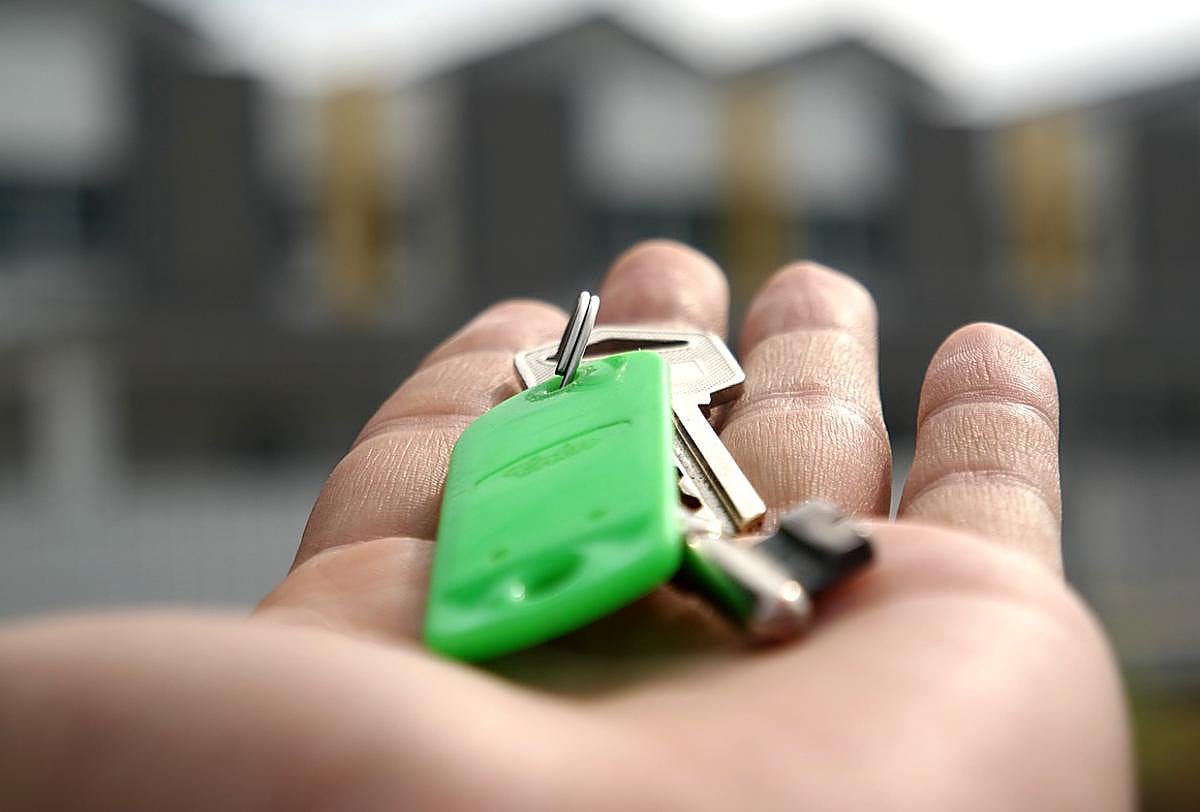 Lo que debes tener en cuenta si avisas de que dejas tu piso de alquiler por Whatsapp