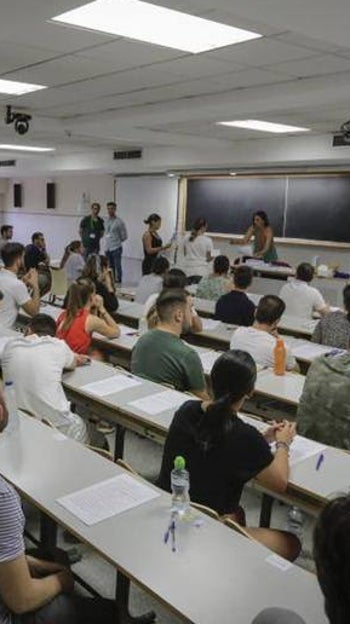Opositores antes de empezar un examen