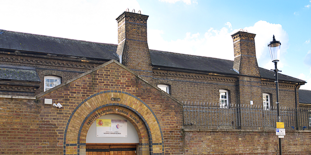 Un tribunal permite embargar el instituto Vicente Cañada de Londres por los impagos de España en renovables