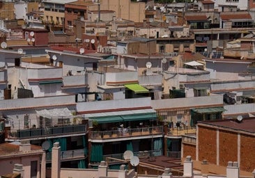 Inversores y extranjeros pagan al contado: las compras de casas sin hipoteca suavizan la caída del mercado inmobiliario