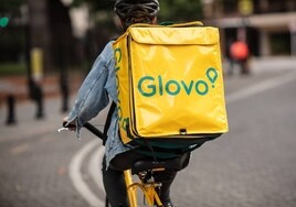 'Riders' y taxistas se querellan contra Glovo por supuesto empleo de falsos autónomos