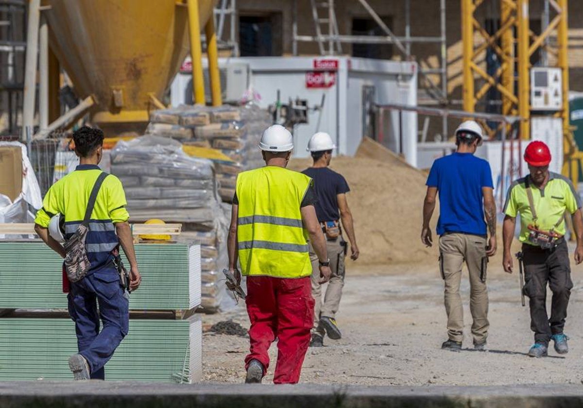 Operarios en una obra de la construcción