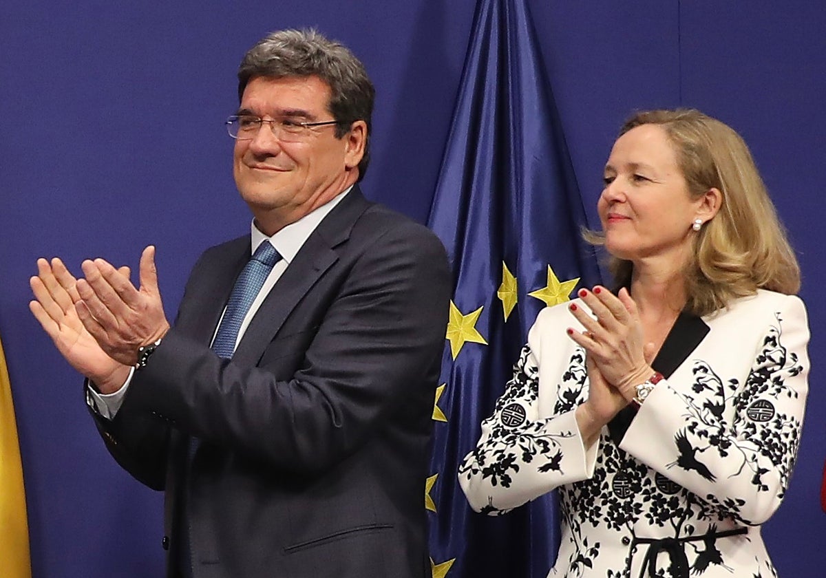 El ministro de Seguridad Social, José Luis Escrivá, y la vicepresidenta y ministra de Economía, Nadia Calviño