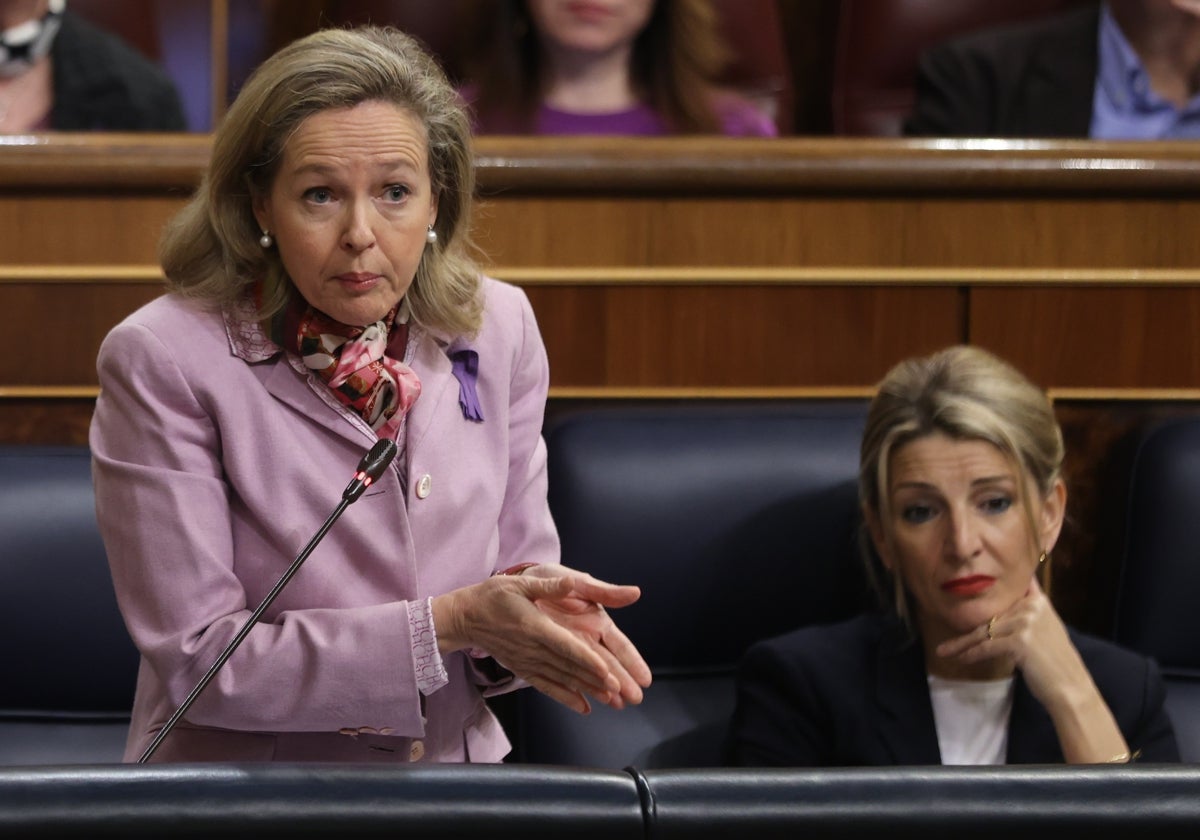 Las vicepresidentas del Gobierno en funciones, Nadia Calviño (Economía) y Yolanda Díaz (Trabajo)